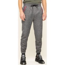 Spodnie dresowe Tommy Sport Classics Fleece S20S200328. Szare jeansy męskie Tommy Sport, s, bez wzorów, sportowe. W wyprzedaży za 279,00 zł.