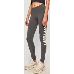 LaBellaMafia - Legginsy. Szare spodnie damskie LABELLAMAFIA, s, z nadrukiem, z elastanu. Za 229,90 zł.