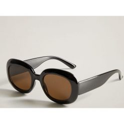 Mango - Okulary Ella. Czarne okulary przeciwsłoneczne damskie Mango, owalne. W wyprzedaży za 55,90 zł.