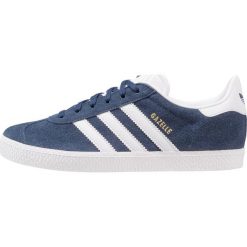 Adidas Originals GAZELLE Tenisówki i Trampki collegiate navy/footwear white. Białe trampki męskie adidas Originals, ze skóry ekologicznej. W wyprzedaży za 215,20 zł.