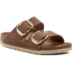 Klapki BIRKENSTOCK - Arizona Big Buckle 1011073 Antique Brown. Pomarańczowe klapki damskie Birkenstock, bez wzorów, ze skóry, bez obcasa. W wyprzedaży za 339,00 zł.