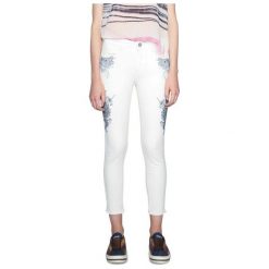Desigual Jeansy Damskie Evens 36 Kremowy. Białe jeansy damskie marki Desigual, z jeansu. W wyprzedaży za 314,00 zł.
