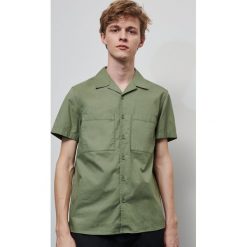 Koszula z kieszeniami - Khaki. Brązowe koszule męskie Reserved, s, bez wzorów, bez kołnierzyka, bez rękawów. W wyprzedaży za 29,99 zł.