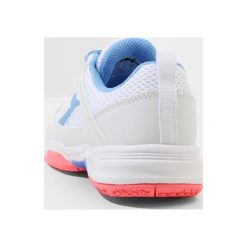 Diadora FLY Obuwie do tenisa Outdoor white/iris blue/fluo coral. Białe buty do tenisu damskie marki Diadora, z materiału. Za 189,00 zł.