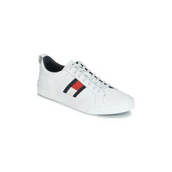 Buty Tommy Hilfiger LEON 5. Białe trampki męskie TOMMY HILFIGER, bez wzorów, bez zapięcia. Za 359,20 zł.