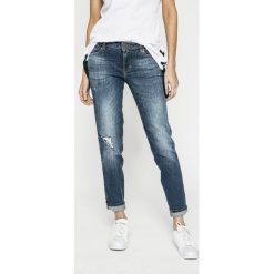 Guess Jeans - Jeansy. Niebieskie jeansy damskie skinny marki Guess Jeans, z aplikacjami, z elastanu. W wyprzedaży za 299,90 zł.