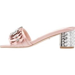Klapki damskie: Carvela KASCADE Klapki nude