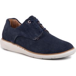 Półbuty CLARKS - Un VoyagePlain 261411768 Dark Navy Suede. Niebieskie półbuty męskie Clarks, na co dzień, bez wzorów, ze skóry, klasyczne, bez zapięcia. W wyprzedaży za 349,00 zł.
