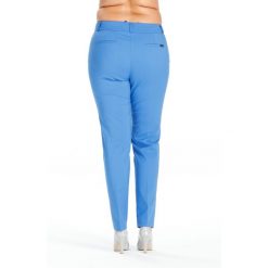 Niebieskie klasyczne spodnie w kant cygaretki PLUS SIZE. Niebieskie spodnie damskie Moda Size Plus Iwanek, plus size, w paski, z bawełny, eleganckie. Za 109,90 zł.