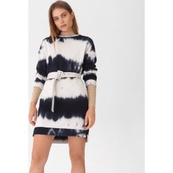 Sukienka tie-dye - Wielobarwny. Sukienki damskie House, s, bez wzorów, bez kołnierzyka, bez rękawów. W wyprzedaży za 29,99 zł.