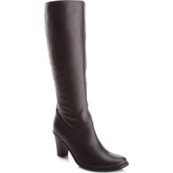 Buty damskie. Czarne kozaki damskie Wittchen, na co dzień, ze skóry, bez obcasa, na zamek. W wyprzedaży za 299,90 zł.