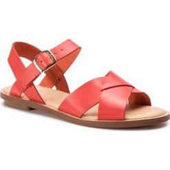 Sandały CLARKS - Willow Gild 261407764 Orange Leather 261407764. Czerwone klapki damskie Clarks, bez wzorów, ze skóry, bez obcasa, na obcasie. Za 389,00 zł.