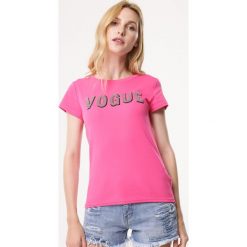 Fuksjowy T-shirt Radicalise. Różowe bluzki damskie Born2be, s, bez wzorów, bez kołnierzyka, bez rękawów. Za 49,99 zł.