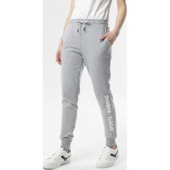 Szare Spodnie Dresowe Neriny. Szare spodnie damskie Born2be, s, z dresówki. Za 59,99 zł.