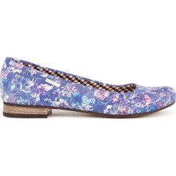 Kolorowe balerinki na obcasie - skóra naturalna - model 008 - kolor niebieskie kwiaty. Niebieskie baleriny damskie Zapato, w kwiaty, ze skóry, eleganckie, na niskim obcasie, na obcasie. W wyprzedaży za 173,40 zł.