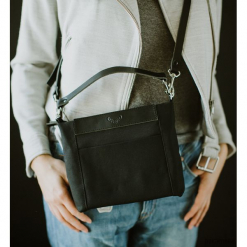 Torebka SWAN BLACK. Czarne torebki klasyczne damskie Pakamera, małe. Za 210,00 zł.