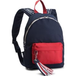 Plecak TOMMY JEANS - Tju Logo Tape Mini Backpack AU0AU00530 901. Niebieskie plecaki damskie Tommy Jeans, bez wzorów, z jeansu, eleganckie. W wyprzedaży za 239,00 zł.