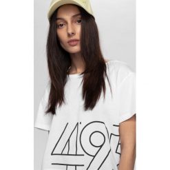 T-shirt damski TSD266 - biały. Białe t-shirty damskie 4f, bez wzorów, bez kołnierzyka. Za 29,99 zł.