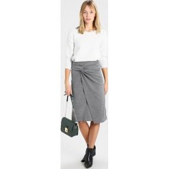 Bluzki asymetryczne: Soyaconcept Bluzka z długim rękawem off white combi