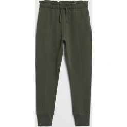Mango Kids - Spodnie dziecięce Paper 110-164 cm. Żółte spodnie dziewczęce Mango Kids, bez wzorów, z bawełny. Za 49,99 zł.