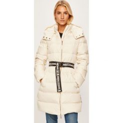 Armani Exchange - Kurtka. Różowe kurtki damskie Armani Exchange, s, w paski, z poliesteru, długie. W wyprzedaży za 1099,00 zł.