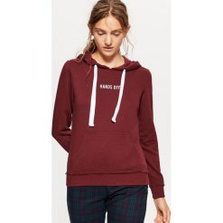 Bluza typu hoodie - Bordowy. Czerwone bluzy damskie Cropp, l. Za 59,99 zł.