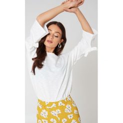 Glamorous Sweter z wiązanymi rękawami - White. Białe swetry oversize damskie Glamorous. W wyprzedaży za 42,59 zł.