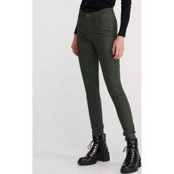 Spodnie z metalową aplikacją - Khaki. Brązowe spodnie damskie Reserved. Za 119,99 zł.