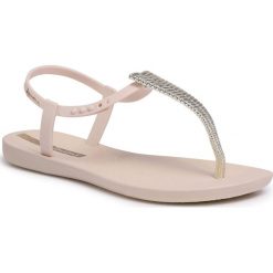 Sandały IPANEMA - Class Glam III Fem 82862 Beige/Gold 20352. Brązowe klapki damskie Ipanema, bez wzorów, z tworzywa sztucznego, bez obcasa. W wyprzedaży za 89,00 zł.