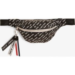 Tommy Jeans - Saszetka damska, czarny. Czarne saszetki damskie Tommy Jeans, bez wzorów, z jeansu, bez dodatków. Za 359,95 zł.