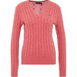 Polo Ralph Lauren KIMBERLY Sweter adirondack berry. Fioletowe swetry klasyczne damskie marki Polo Ralph Lauren, xl, z bawełny. Za 589,00 zł.