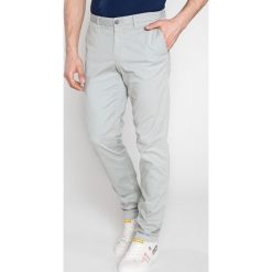 Trussardi Jeans Spodnie Szary. Szare spodnie męskie Trussardi Jeans, bez wzorów, z elastanu. Za 481,95 zł.