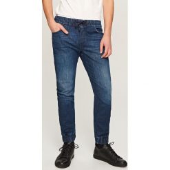 Spodnie męskie: Jeansowe joggery slim fit – Granatowy