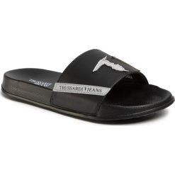 Klapki TRUSSARDI JEANS - 77A00261 K299. Czarne klapki męskie Trussardi Jeans, bez wzorów, z jeansu. W wyprzedaży za 209,00 zł.
