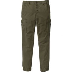 Spodnie bojówki ze stretchem Slim Fit Straight bonprix ciemnooliwkowy. Zielone bojówki męskie bonprix, w paski. Za 109,99 zł.