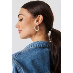 NA-KD Accessories Masywne kolczyki obręcze - Silver. Szare kolczyki damskie NA-KD Accessories, z angielskim zapięciem. Za 52,95 zł.