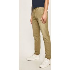 Pepe Jeans - Spodnie Callen Chino. Zielone spodnie męskie z elastanu, casualowe. Za 359,90 zł.