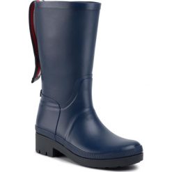 Kalosze TOMMY HILFIGER Elevated Th Hardware Rainboot FW0FW04583. Niebieskie kalosze damskie TOMMY HILFIGER, bez wzorów. W wyprzedaży za 429,00 zł.