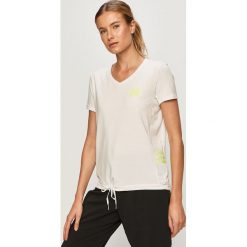 Adidas - T-shirt. Białe topy sportowe damskie Adidas, s, z nadrukiem, z elastanu, z krótkim rękawem. Za 99,90 zł.