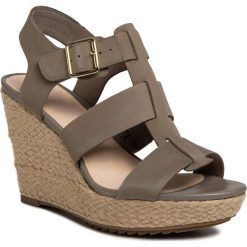 Espadryle CLARKS - Maritsa95 Glad 261492954 Sage Nubuck. Zielone espadryle damskie Clarks, bez wzorów, ze skóry ekologicznej, bez obcasa, na obcasie. Za 469,00 zł.