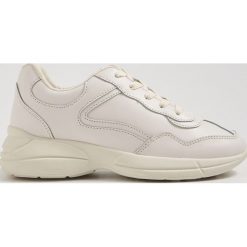 Sportowe buty sneakersy - Kremowy. Białe buty sportowe damskie Sinsay, bez wzorów, sportowe. W wyprzedaży za 49,99 zł.