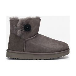 UGG Mini Bailey Buttonn II Śniegowce Szary. Szare śniegowce damskie Ugg, na zimę, ze skóry, bez zapięcia. Za 850,95 zł.