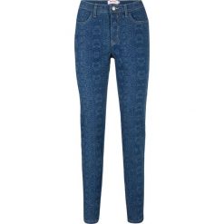 Dżinsy ze stretchem we wzór skóry węża, SLIM bonprix niebieski. Niebieskie jeansy damskie bonprix, bez wzorów, z jeansu. Za 119,99 zł.