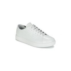 Buty Emporio Armani REMO. Białe trampki męskie marki Emporio Armani, bez wzorów, bez zapięcia. Za 599,20 zł.