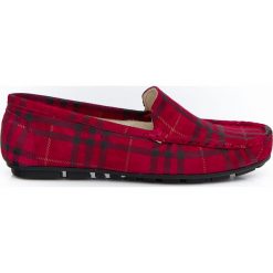 Mokasyny damskie - skóra naturalna - model 001 – kolor czarno-czerwona kratka. Czerwone mokasyny damskie Zapato, do pracy, na lato, w kratkę, z jeansu, klasyczne, na niskim obcasie, na płaskiej podeszwie, bez zapięcia. Za 310,00 zł.