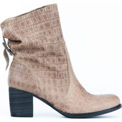 Botki - skóra naturalna - model 497 - kolor taupe. Botki damskie Zapato, ze skóry, bez obcasa, bez zapięcia. W wyprzedaży za 299,25 zł.