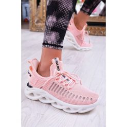 Damskie buty sportowe MARNIZA PINK. Różowe buty sportowe damskie IVET, bez wzorów, sportowe, do biegania. W wyprzedaży za 129,00 zł.