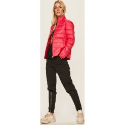 Tommy Hilfiger - Kurtka. Różowe kurtki damskie TOMMY HILFIGER, s, bez wzorów, z poliesteru, krótkie. W wyprzedaży za 479,90 zł.