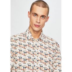 Pierre Cardin - Koszula. Białe koszule męskie Pierre Cardin, bez wzorów, z bawełny, casualowe, z włoskim kołnierzykiem, z długim rękawem. W wyprzedaży za 299,90 zł.