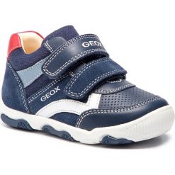Sneakersy GEOX - B New Balu' B. C B920PC 08522 C4002 M Navy. Niebieskie trampki chłopięce Geox, bez wzorów, ze skóry, na rzepy. W wyprzedaży za 159,00 zł.